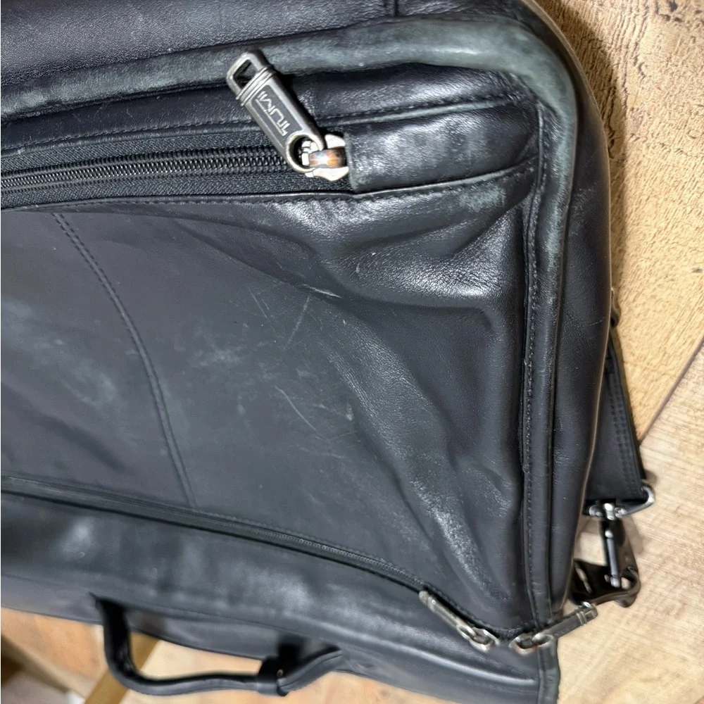 TUMI Alpha Nappa Leather Flap Expandable Briefcase Black Messenger Bag Has Flaws